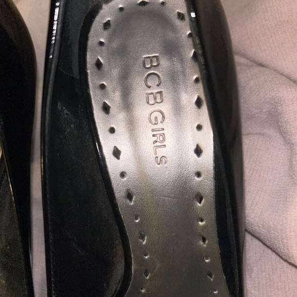 BCBGirls Black Patent peek toe heel 3” size 9 - Picture 4 of 5